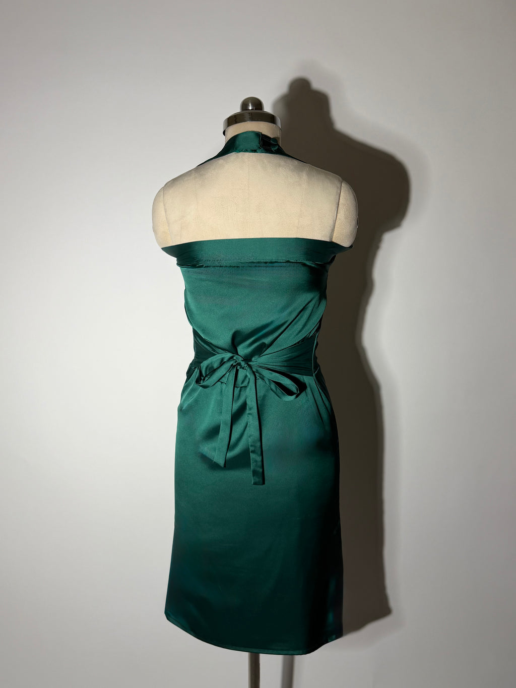 The AM to PM Luxe Satin Dress - in Emerald Green